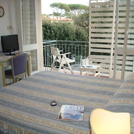 Hotel Villa Rona Forte dei Marmi Buitenkant foto
