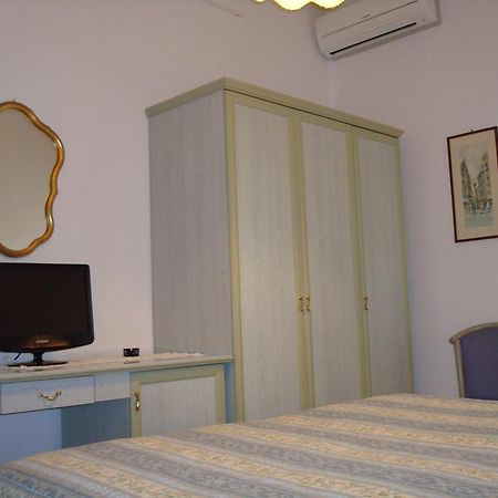 Hotel Villa Rona Forte dei Marmi Buitenkant foto