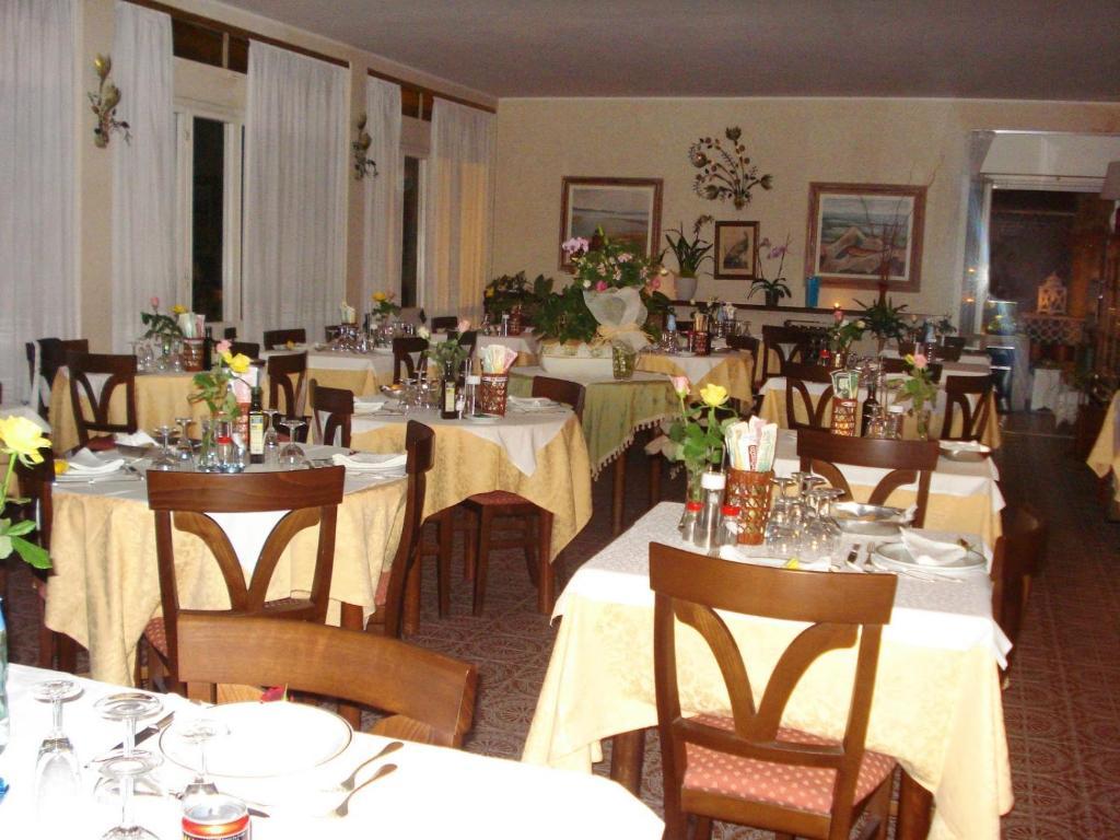 Hotel Villa Rona Forte dei Marmi Buitenkant foto