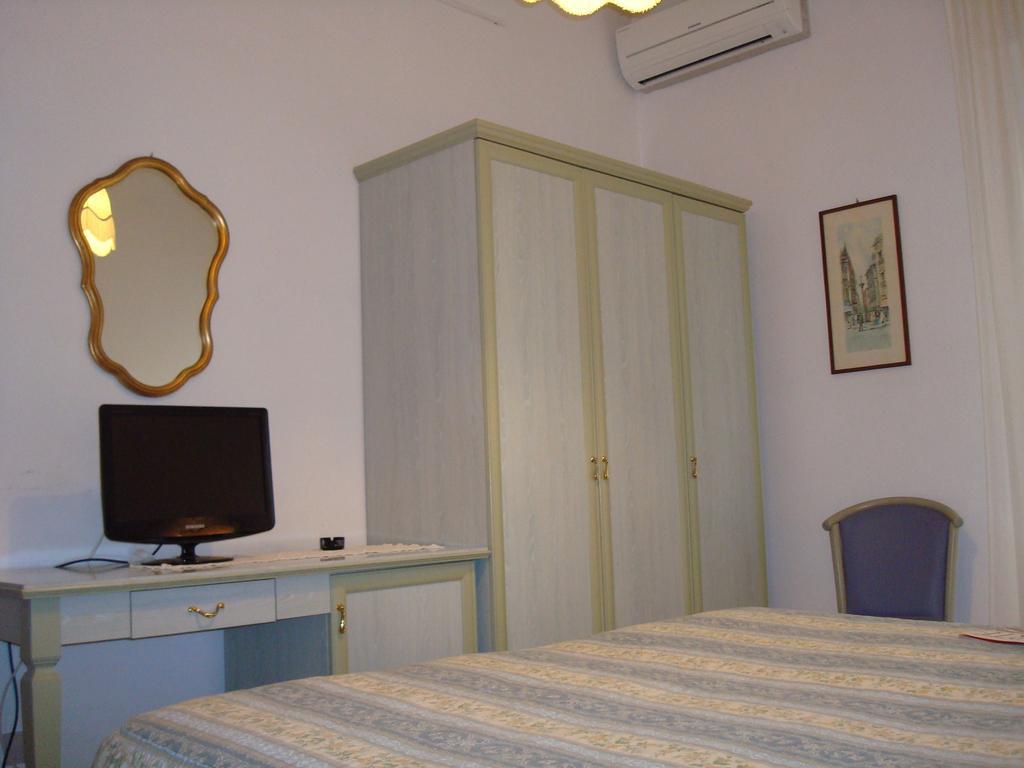 Hotel Villa Rona Forte dei Marmi Buitenkant foto
