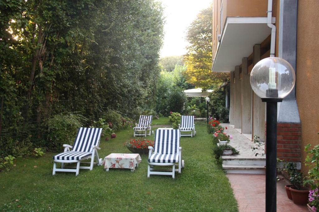 Hotel Villa Rona Forte dei Marmi Buitenkant foto