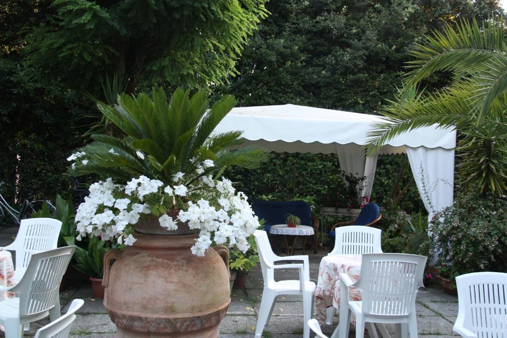 Hotel Villa Rona Forte dei Marmi Buitenkant foto